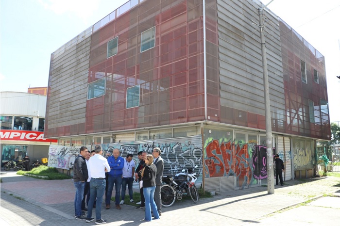 Funcionarios de la Contraloría de Bogotá D.C. hacen visita técnica al salón comunal del barrio California, localidad de Kennedy